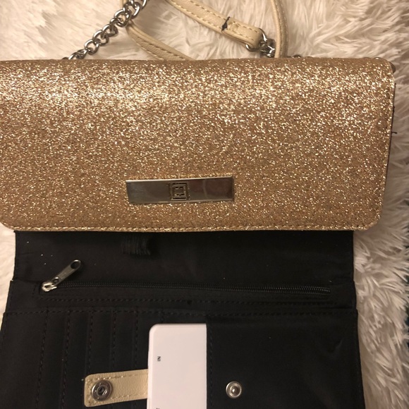 ✨Liz Claiborne Phone Charging Crossbody Bag✨ - Picture 6 of 6